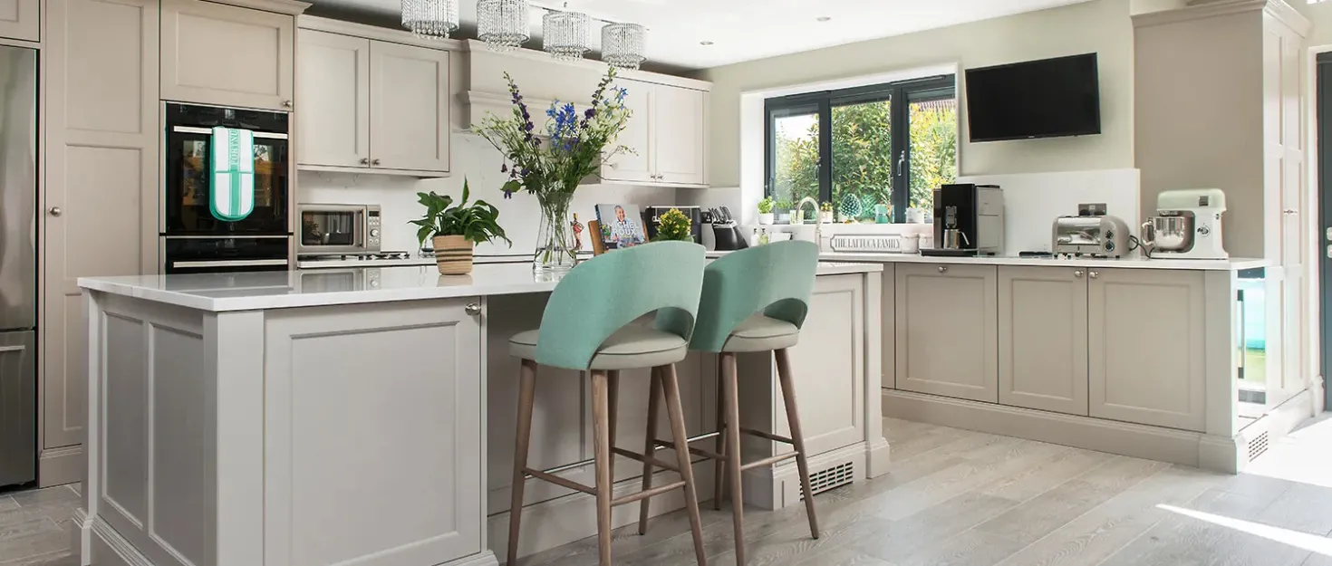 Neutral Classic Stoneham Kitchen image