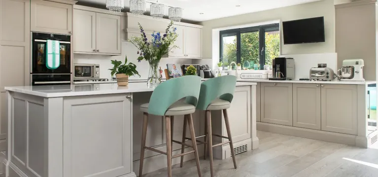 Neutral Classic Stoneham Kitchen image